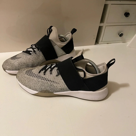 Nike Women's Air Zoom Strong.
White/black Ankle-high Training sneakers size 9.5 - Picture 10 of 12